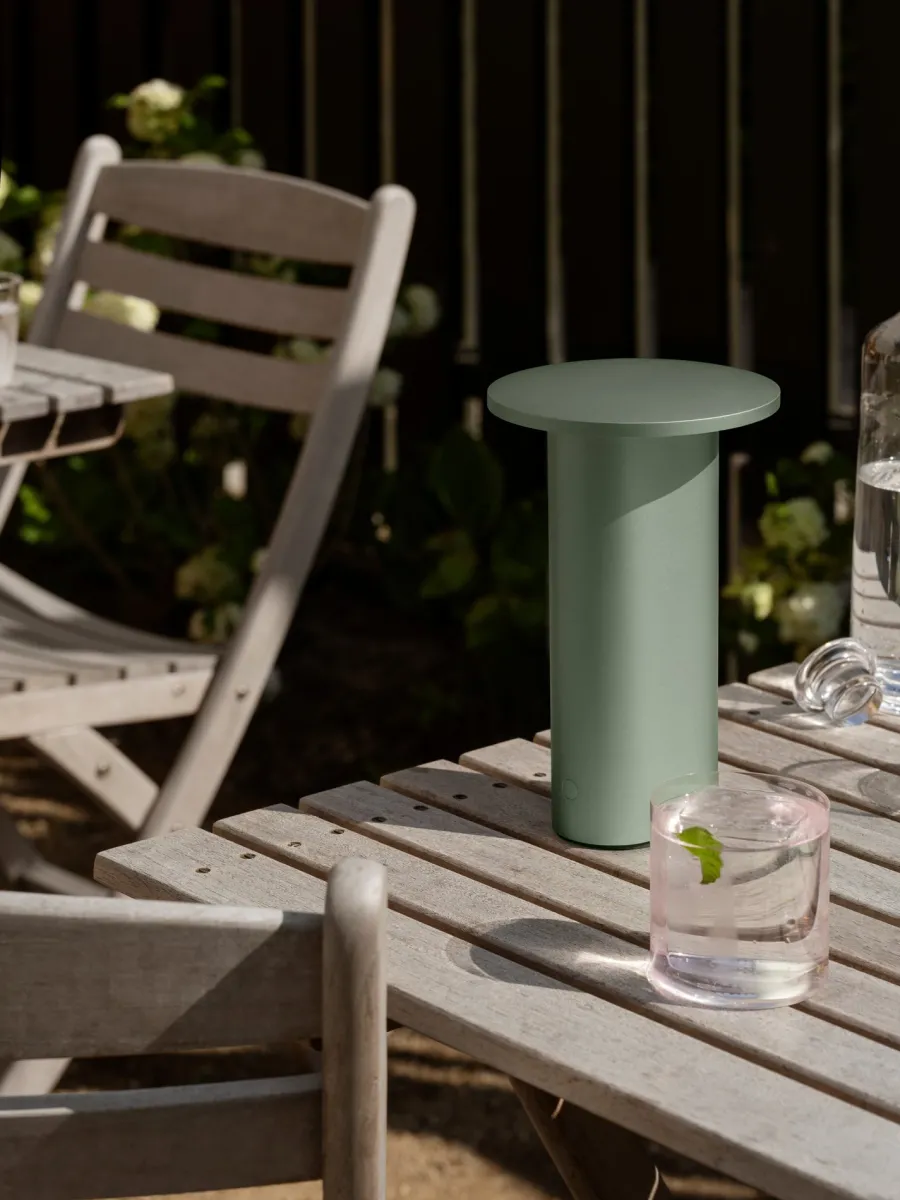 Solae Portable lampe af Cecilie Manz<Fritz Hansen Clearance