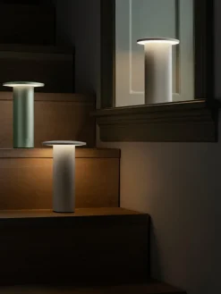 Solae Portable lampe af Cecilie Manz<Fritz Hansen Clearance