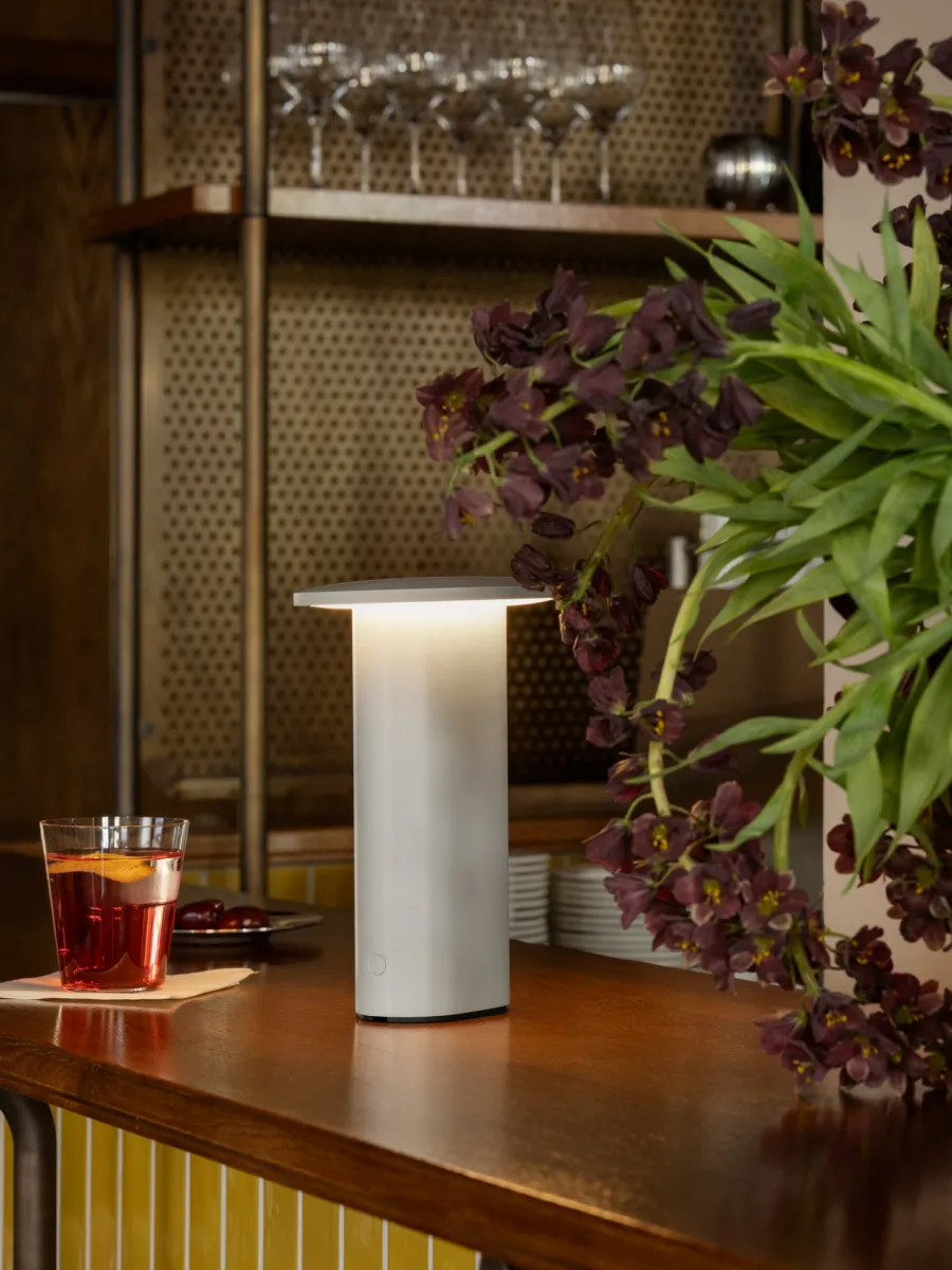 Solae Portable lampe af Cecilie Manz<Fritz Hansen Clearance