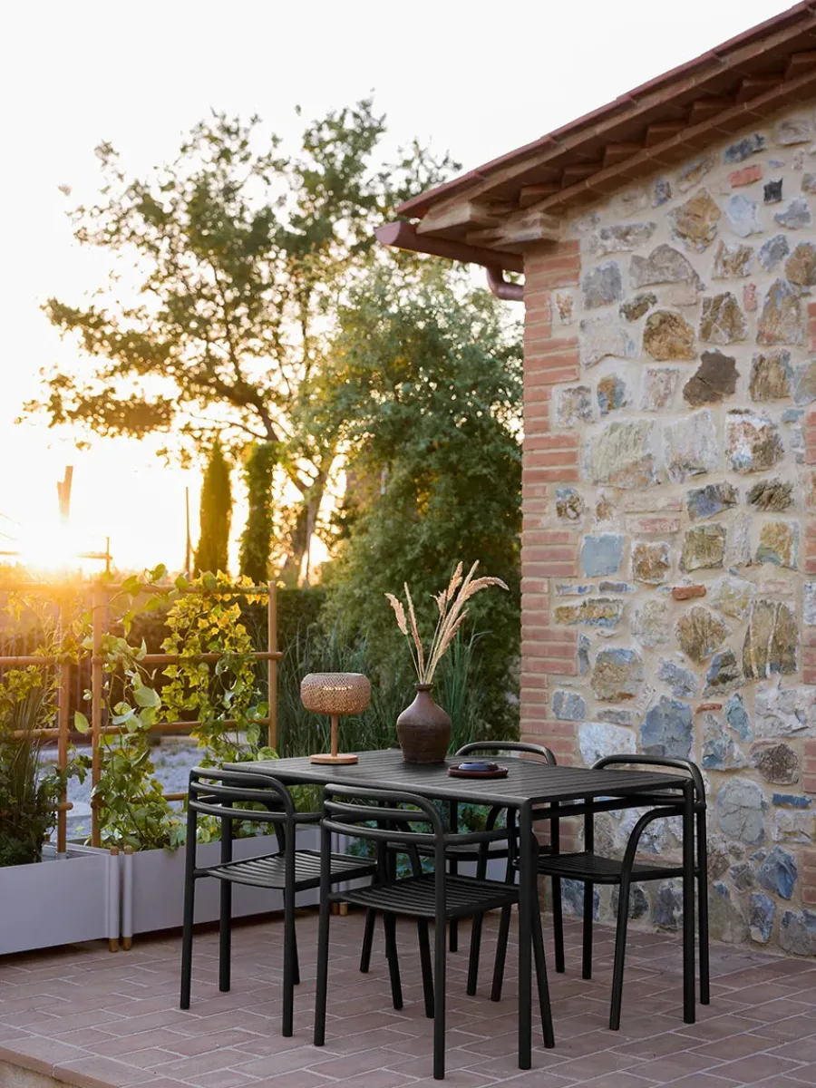 Special Edition Bliss Dining Table 133x81 cm, black fra<Cane-line New