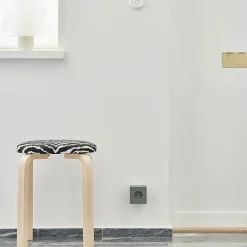 Square 2 Stikdåse med USB, beige fra<Avolt Hot