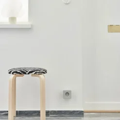 Square 2 Stikdåse med USB, sort fra<Avolt Hot