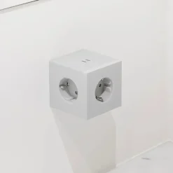 Square 2 Stikdåse med USB, sort fra<Avolt Hot