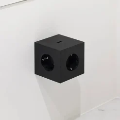 Square 2 Stikdåse med USB, sort fra<Avolt Hot