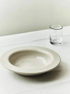 S.R. Large Shallow Bowl fra<Louise Roe Hot