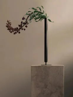 Stance Vase H50 fra<Audo Copenhagen