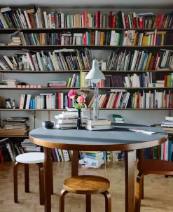 Stool 60, lakeret birk fra<Artek Outlet