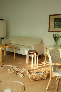 Stool 60, white laminate fra<Artek Outlet