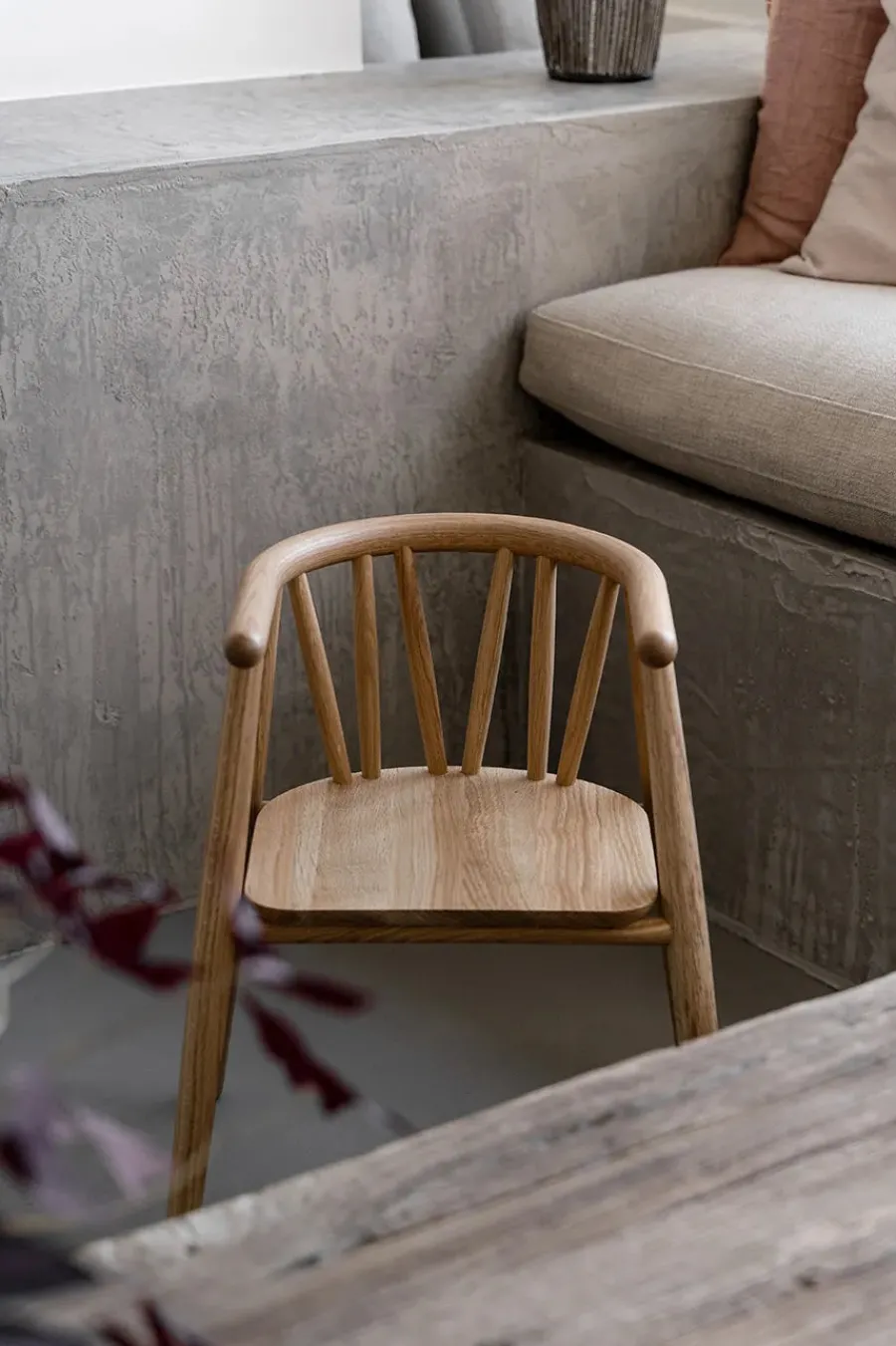 Storm Børnestol, sortlakeret eg fra<Oaklings Outlet