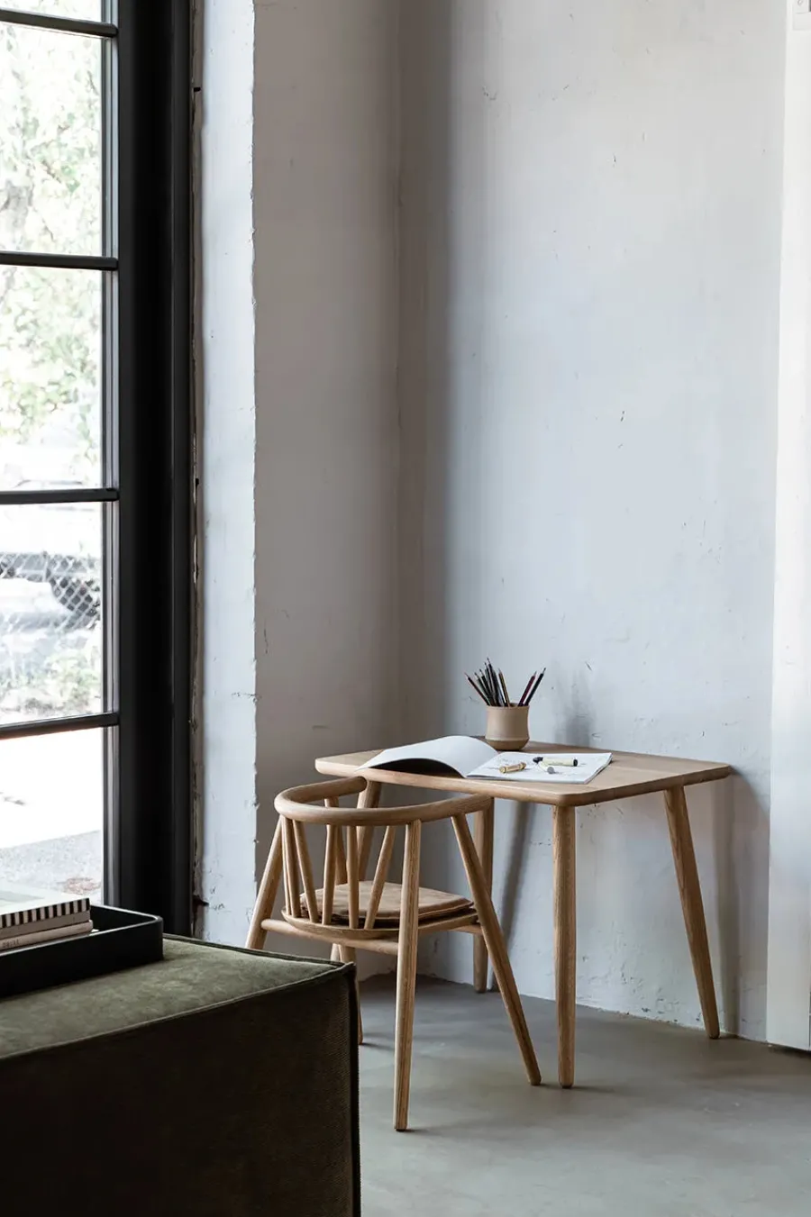 Storm Børnestol, sortlakeret eg fra<Oaklings Outlet