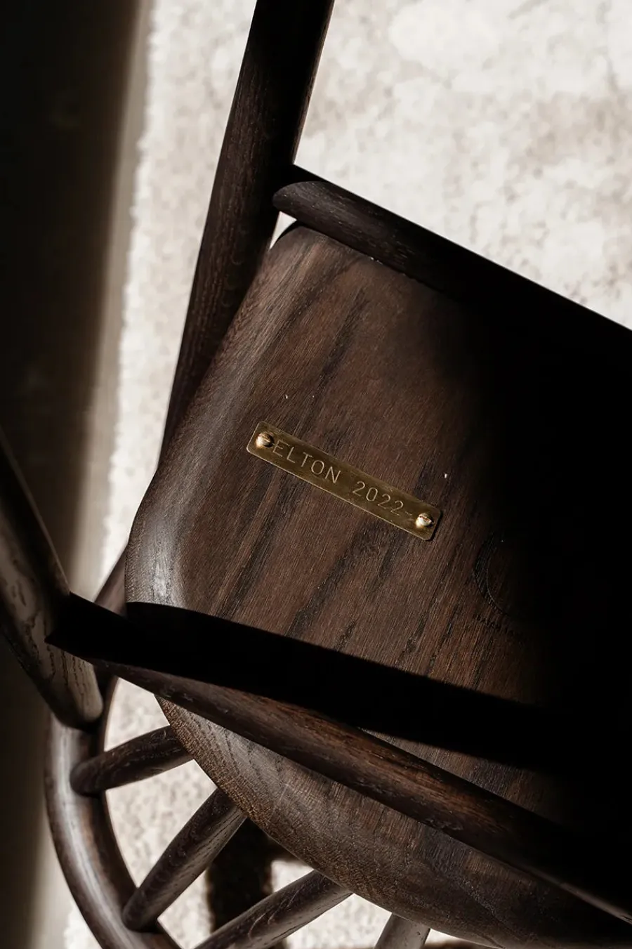 Storm Børnestol, sortlakeret eg fra<Oaklings Outlet