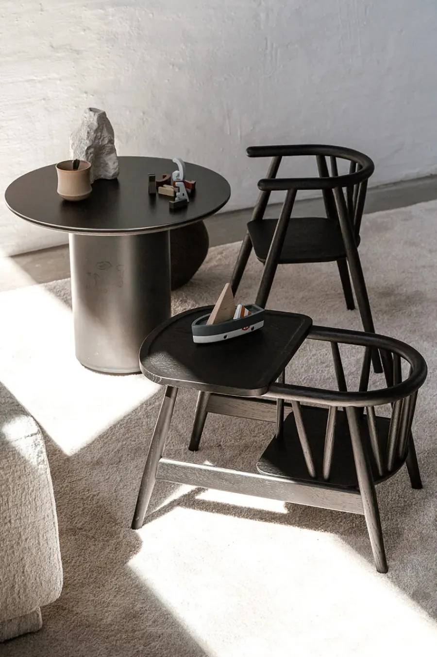 Storm Børnestol, sortlakeret eg fra<Oaklings Outlet