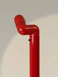 Tatu Alta Gulvlampe, pure red fra Santa and Cole<Santa & Cole Discount