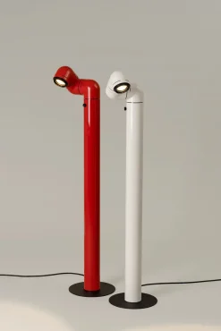 Tatu Alta Gulvlampe, pure red fra Santa and Cole<Santa & Cole Discount