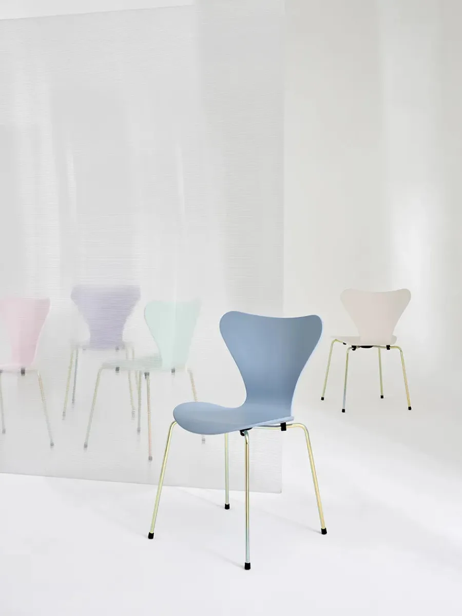 70th Anniversary Edition 3107 Spisebordsstol, 7:14 AM Beige af Arne Jacobsen<Fritz Hansen Sale