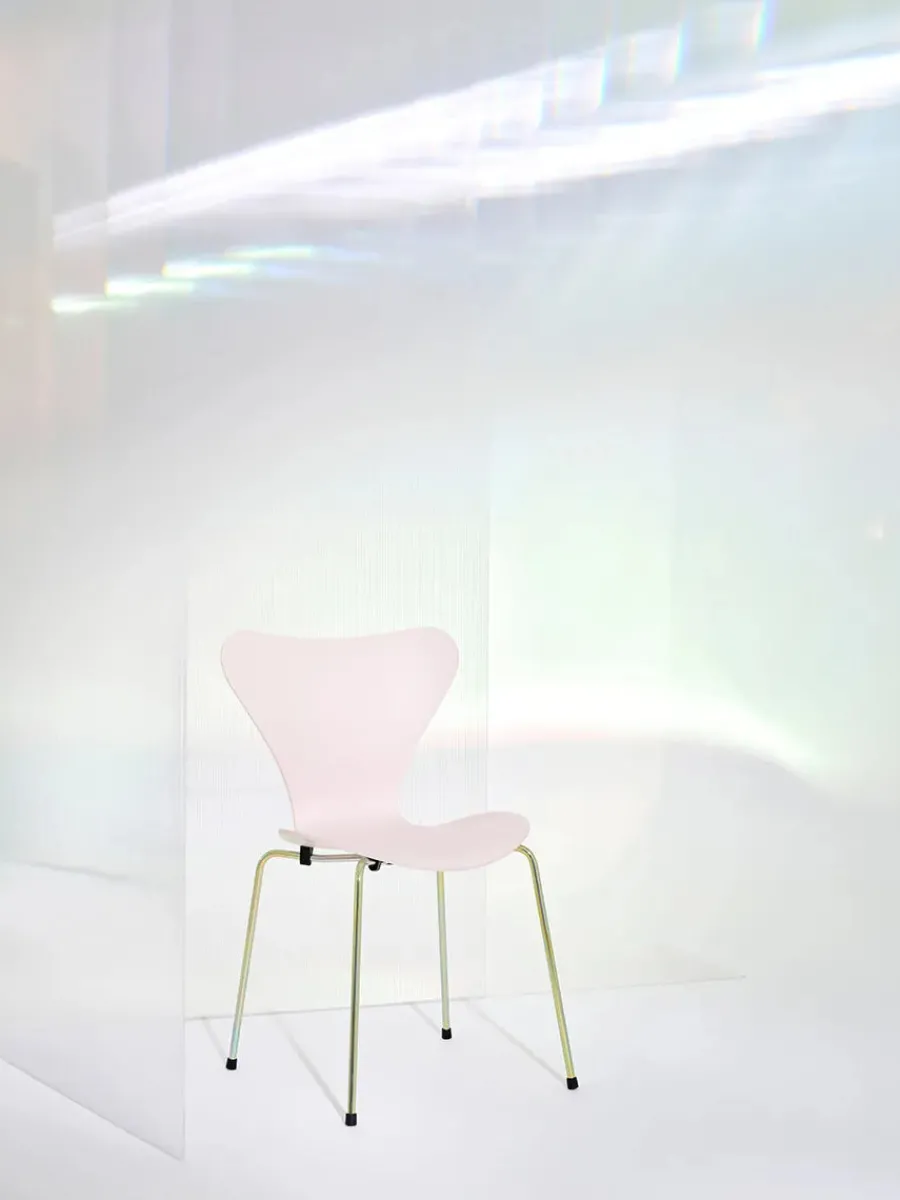 70th Anniversary Edition 3107 Spisebordsstol, 7:14 AM Beige af Arne Jacobsen<Fritz Hansen Sale