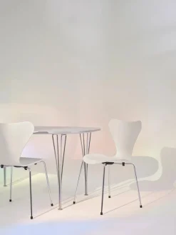 70th Anniversary Edition 3107 Spisebordsstol, 7:14 AM Green af Arne Jacobsen<Fritz Hansen