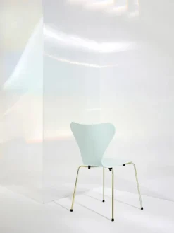 70th Anniversary Edition 3107 Spisebordsstol, 7:14 AM Green af Arne Jacobsen<Fritz Hansen