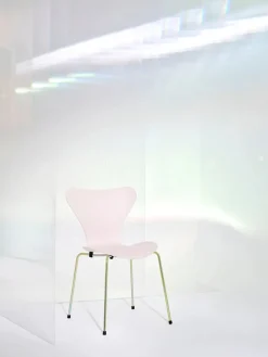 70th Anniversary Edition 3107 Spisebordsstol, 7:14 AM Green af Arne Jacobsen<Fritz Hansen