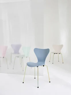 70th Anniversary Edition 3107 Spisebordsstol, 7:14 AM Pink af Arne Jacobsen<Fritz Hansen