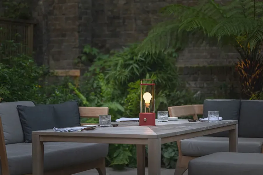 The Muse Portable Lampe, Pomona Red fra<Tala Outlet