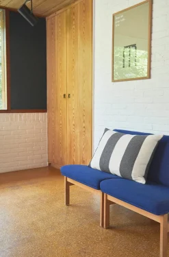 The Sweater Cushion, cobalt fra<Silkeborg Uldspinderi Outlet