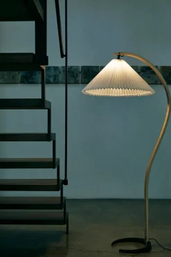 Timberline gulvlampe fra<GUBI Outlet