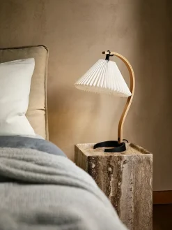 Timberline Table Lamp fra<GUBI New