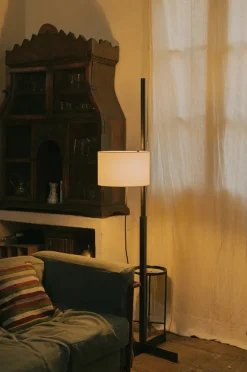 TMM Gulvlampe, eg fra Santa and Cole<Santa & Cole Online