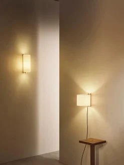 TMM Largo Væglampe, bøg fra Santa and Cole<Santa & Cole