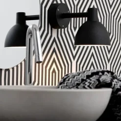 Toldbod 155 væglampe fra<Louis Poulsen Hot