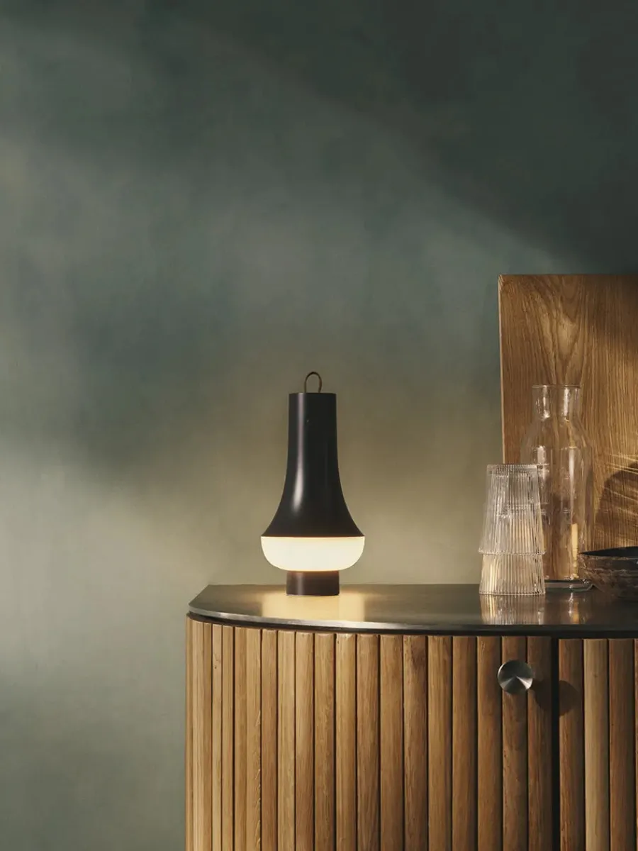 Tomoshi Portable, dark brown fra<Louis Poulsen Hot