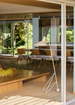 Tripod HM8 Gulvlampe af Hvidt & Mølgaard<&Tradition Online