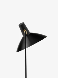 Tripod HM8 Gulvlampe af Hvidt & Mølgaard<&Tradition Online