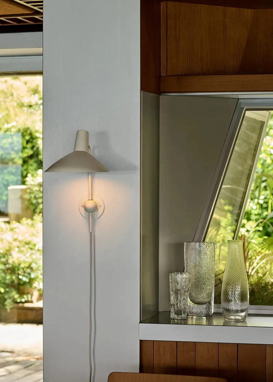 Tripod HM12 Væglampe af Hvidt & Mølgaard<&Tradition Hot