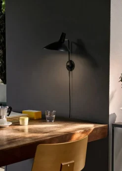 Tripod HM12 Væglampe af Hvidt & Mølgaard<&Tradition Hot