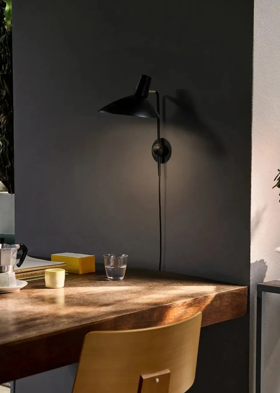 Tripod HM12 Væglampe af Hvidt & Mølgaard<&Tradition Hot