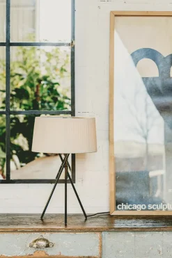 Tripode Bordlampe, mustard fra Santa and Cole<Santa & Cole Best