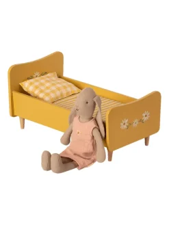 Træseng i gul, mini fra<Maileg