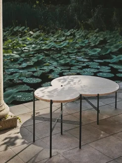 TS Outdoor Side Table fra<GUBI Hot