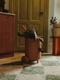 Tukki Trolley – naturlig rattan vogn fra<Ferm Living Outlet
