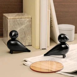 Turtelduer i malet bøg af<Kay Bojesen