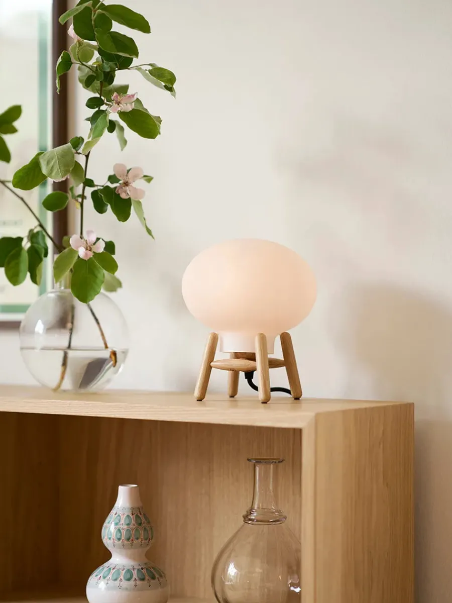 U6 Mini Hiti Bordlampe, opalt glas/eg fra<FDB Møbler Clearance