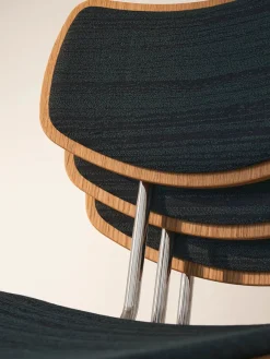 Vega Stol, mood 01104/krom fra<Carl Hansen & Søn Online