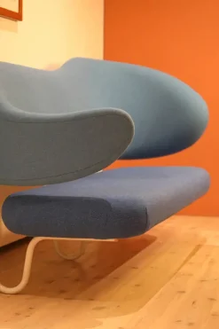 Vægsofa af Finn Juhl<House of Finn Juhl Sale