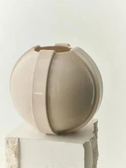 Vinci Vase 01, ivory fra<Louise Roe Best