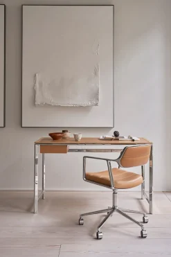 430 Studio Desk, camel leather fra<Vipp Clearance