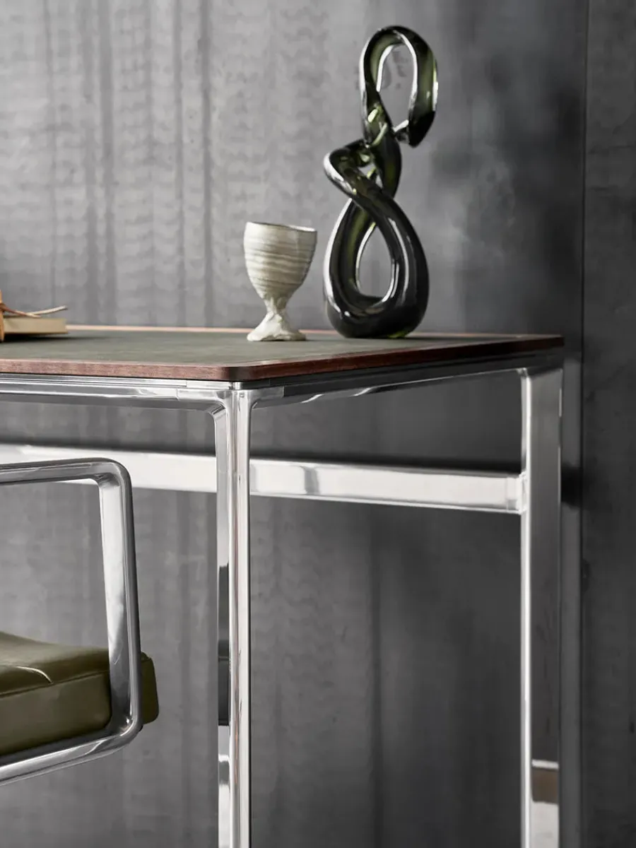 430 Studio Desk, camel leather fra<Vipp Clearance