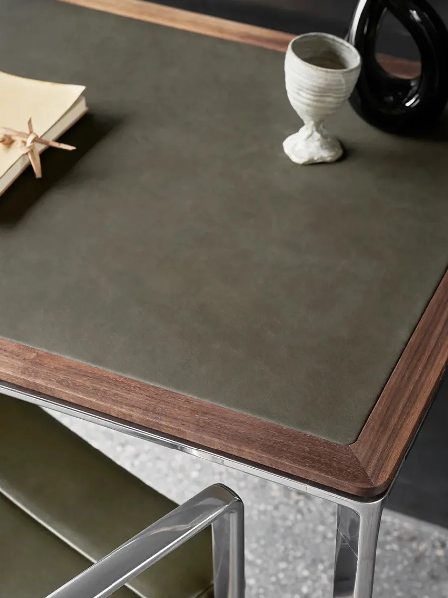 430 Studio Desk, camel leather fra<Vipp Clearance