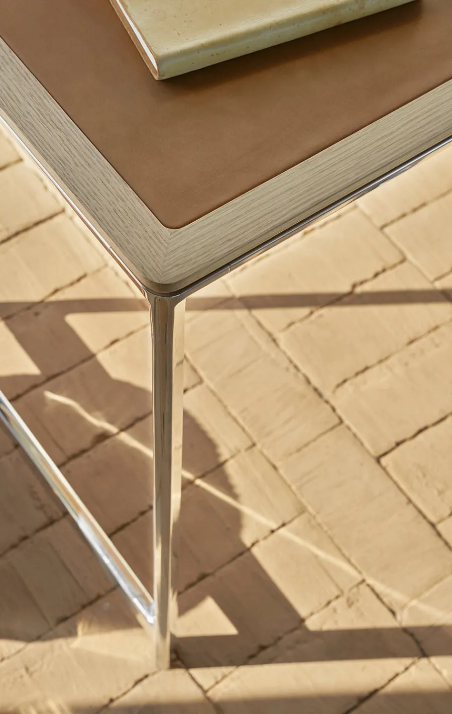 430 Studio Desk, camel leather fra<Vipp Clearance